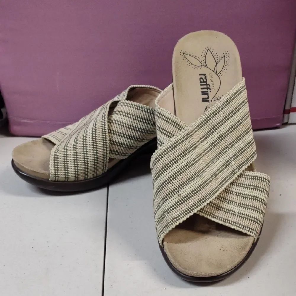 Umberto Raffini Women's 38 Cream and Brown Crisscross Mules